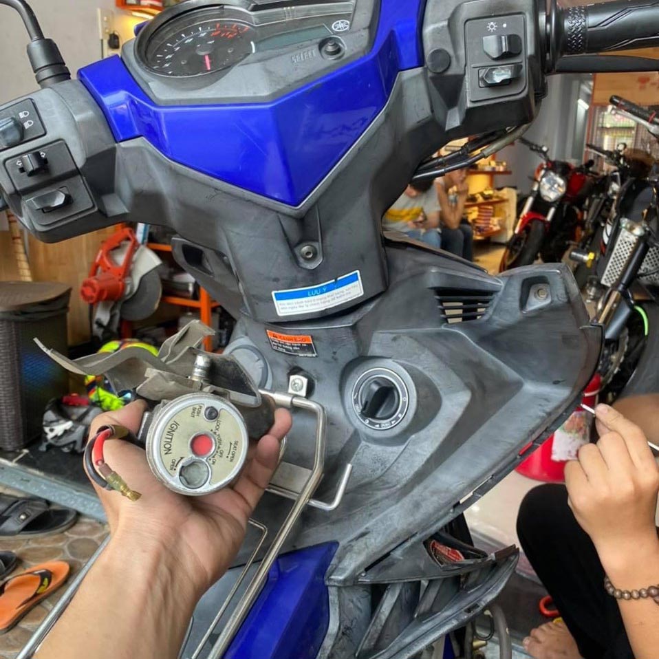 Lắp khóa chống trộm xe máy Honda Yamaha uy tín tại Bình Dương