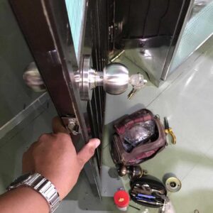 Thay ổ khóa cửa lắp khóa cửa tại nhà ở Bình Dương giá rẻ