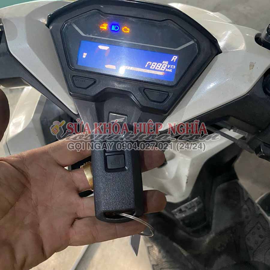 Làm lại chìa khóa smartkey Vario Click thái TPHCM