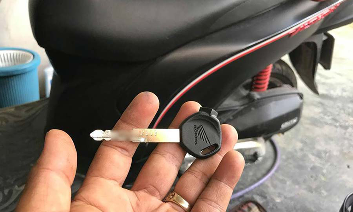 Làm chìa khoá Air Blade mất chìa Sửa khóa xe Air Blade bị hư ổ khóa lỏng  chìa