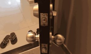 Sửa khóa tay nắm tròn Sửa khóa cóc mở khóa giá rẻ