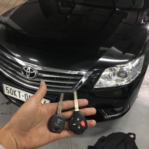 lam-chia-khoa-xe-camry-co-chip