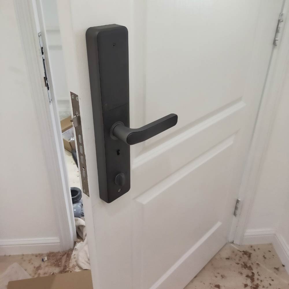Sửa khóa điện tử cửa gô Lắp khóa vân tay cửa gỗ dễ dàng nhanh chóng