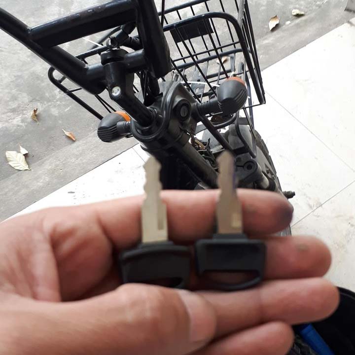 Làm chìa khoá xe đạp điện lưỡi răng cưa giá 130K (không phải lưỡi phay rãnh)