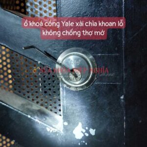 Mở khóa cổng Yale từ bên ngoài khi mất chìa kẹt chìa khóa
