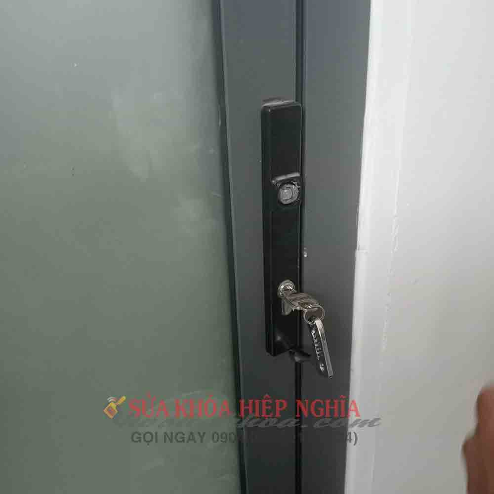 Khóa cửa phòng Kin Long bị gãy tay nắm phải làm sao