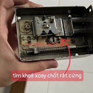Cấu tạo bên trong ổ khóa cổng Yale – Thanh đá chốt khóa chắc chắn