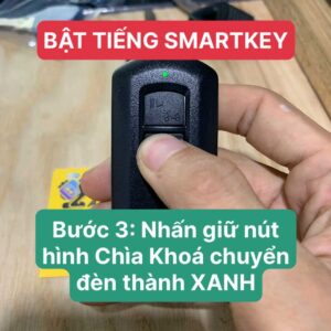 Bước 3: nhấn giữ nút hình chìa khóa để bật lại smartkey