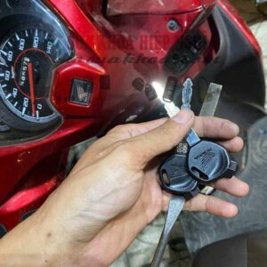 lam-chia-khoa-xe-may-tai-nha-bao-nhieu-tien