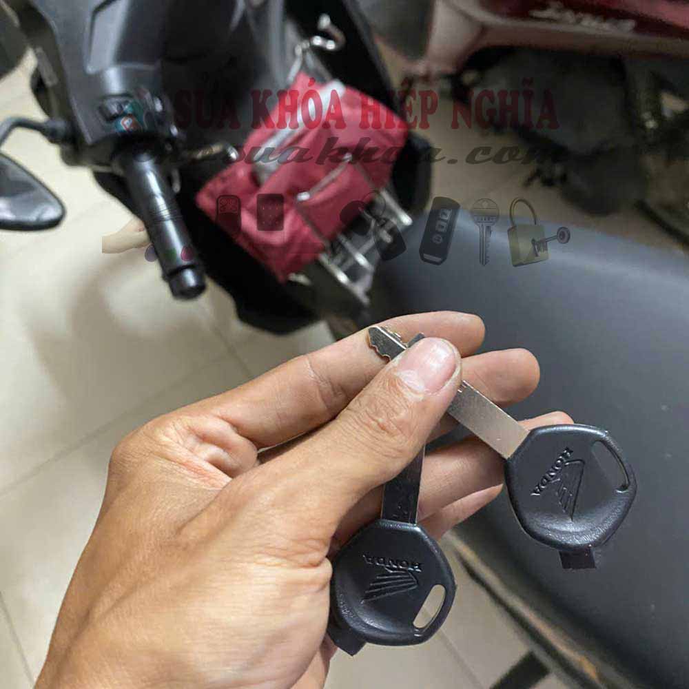 lam-chia-khoa-xe-wave-rsx-bao-nhieu-tien