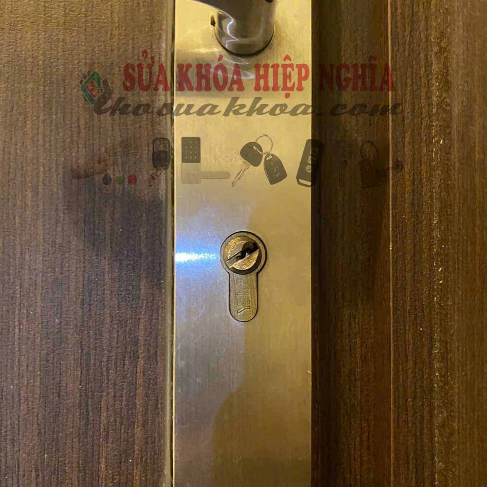 Mở khóa tay gạt Yale giá 200k giữ nguyên vẹn ổ khóa