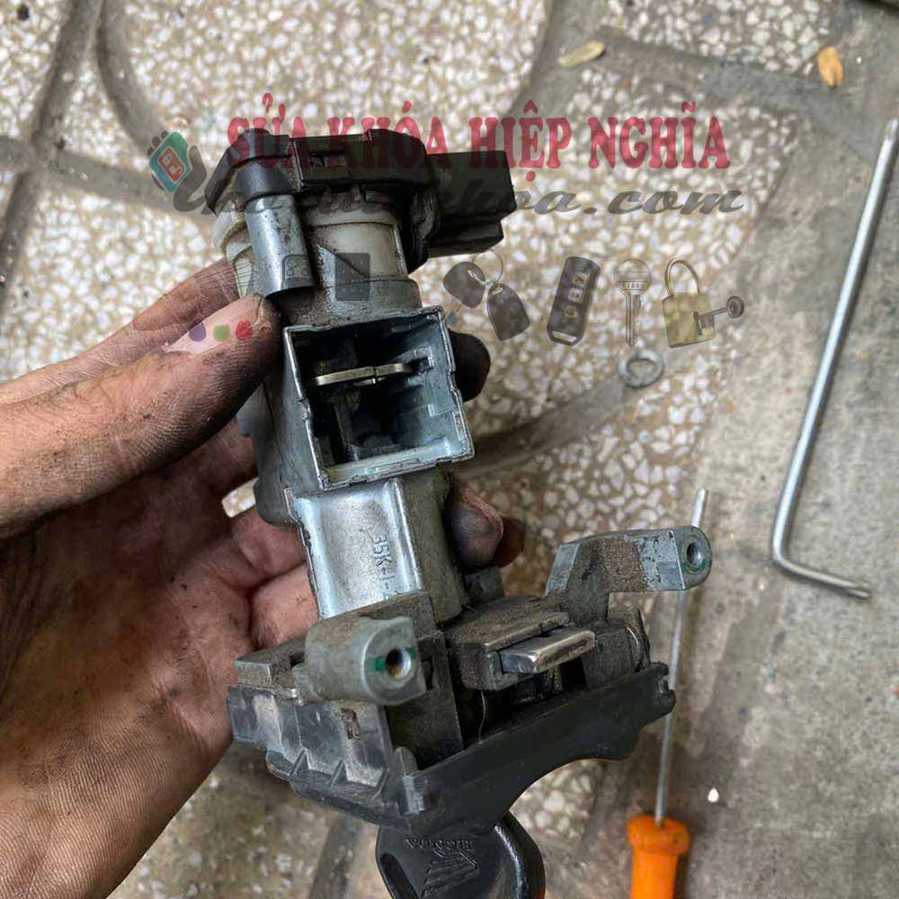 Sửa ổ khóa smartkey xe máy bị hư không mở được khóa