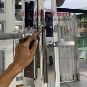 Thay ổ khóa cửa tphcm Dịch vụ lắp đặt khóa cửa giá rẻ