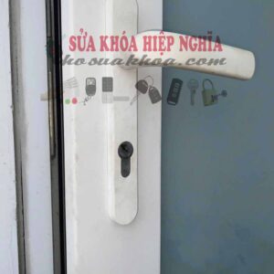 Thợ sửa khóa cửa kính cửa nhựa xingfa tay gạt